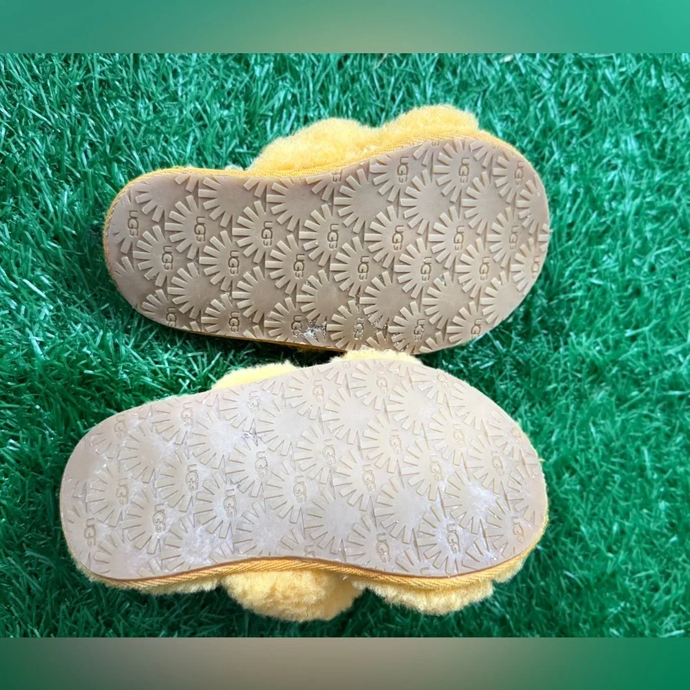 UGG Kids Fluffy‎ Yellow Sandals size 8.5